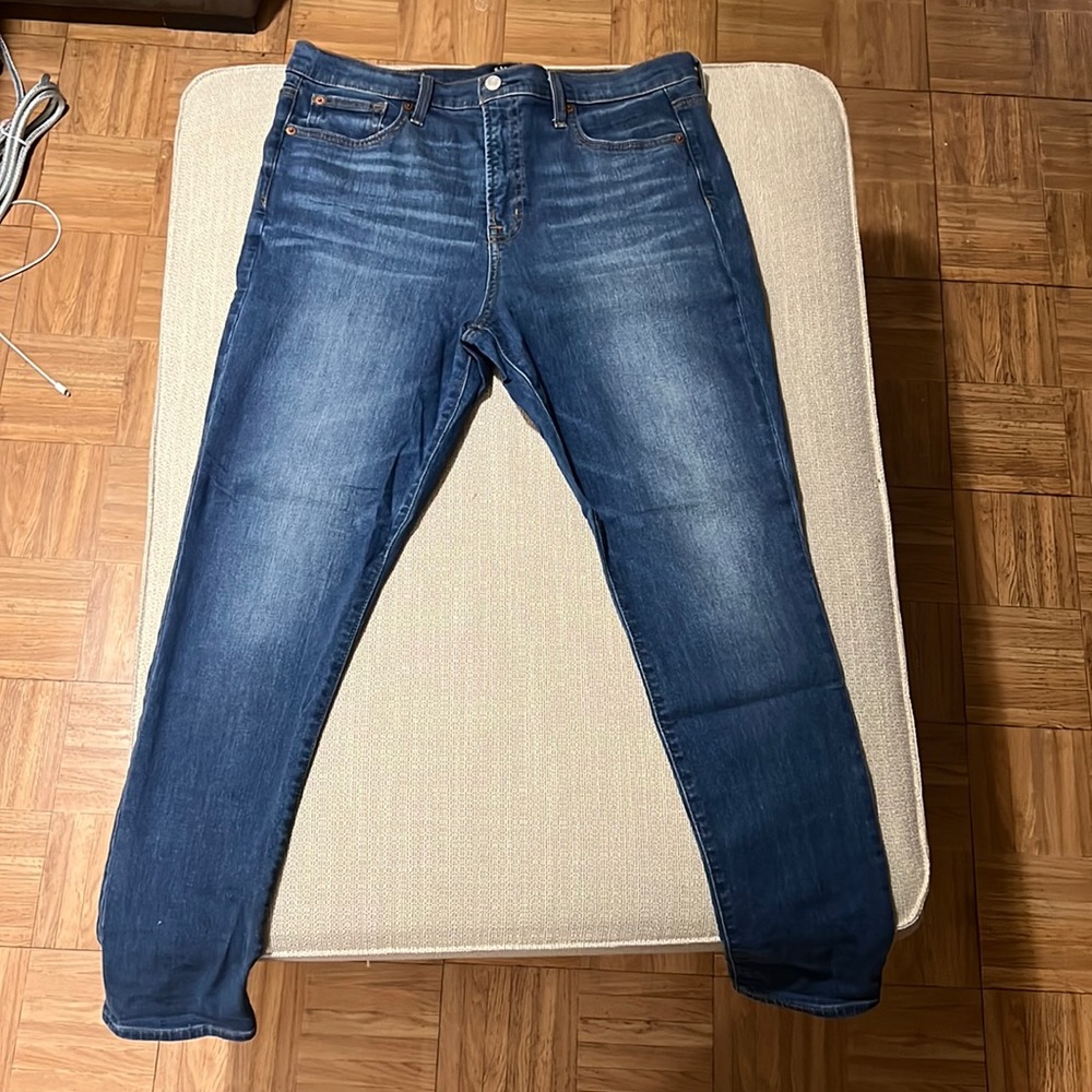 Gap 32 True Skinny jeans
